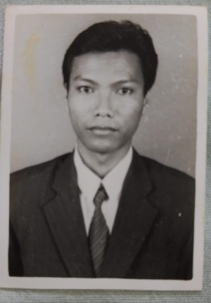 Sudut Pandang: Di Bawah Terik Matahari, Ia Menanam Harapan