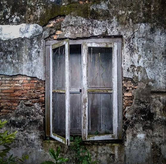 Sudut Pandang: Dekonstruksi Makna Kesunyian dan Keluarga dalam Cerpen Jendela Tua Karya Iyut Fitra